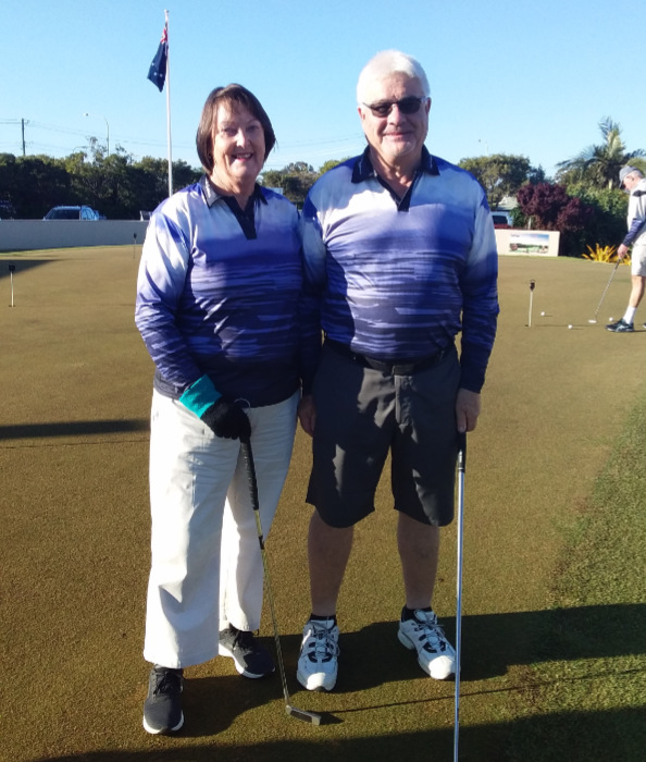hervey bay golf club veterans standing on putting green